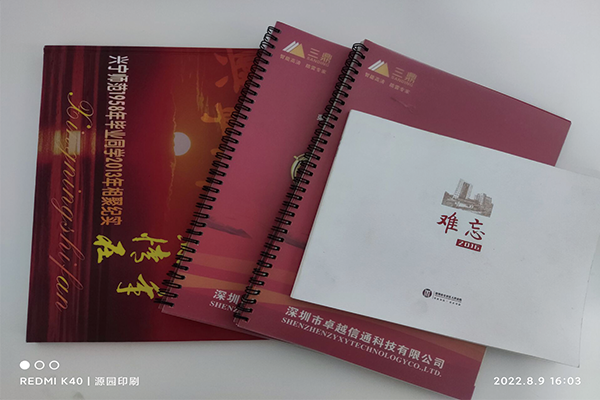 那么在平日定制畫冊印刷時(shí)我們應(yīng)該注意些什么呢？