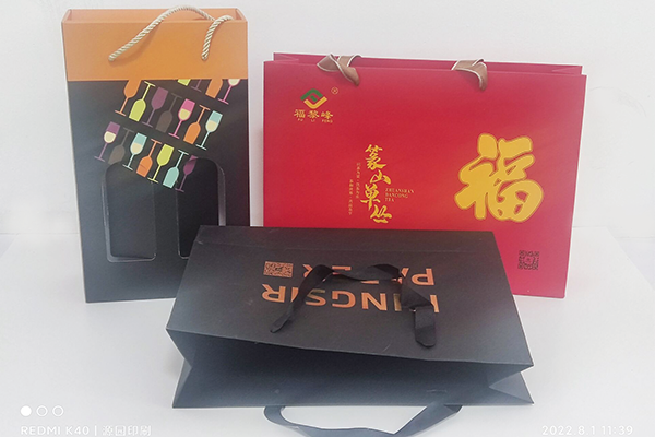 手提袋印刷體現(xiàn)了企業(yè)對商品發(fā)展趨勢、廣告效果的實(shí)用產(chǎn)品